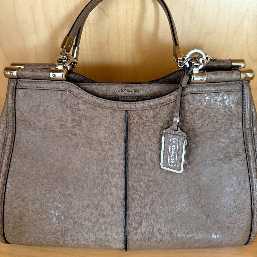 Beautiful COACH Leather Handbag Like NEW